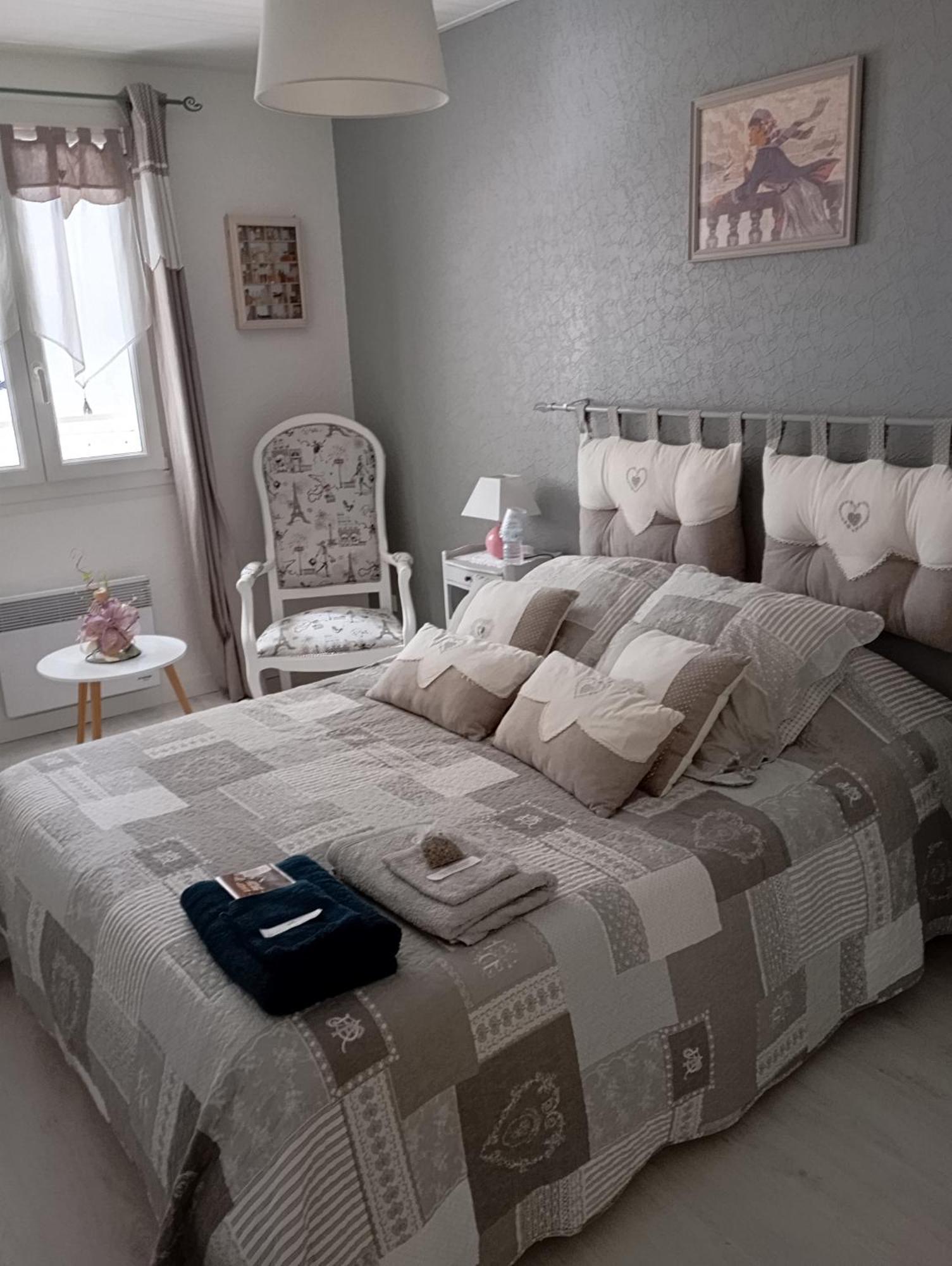 La Maison Rose 2 Chambres Avec Lit Pour 2 Personnes Et 2 Salles De Bains Nevers Ngoại thất bức ảnh